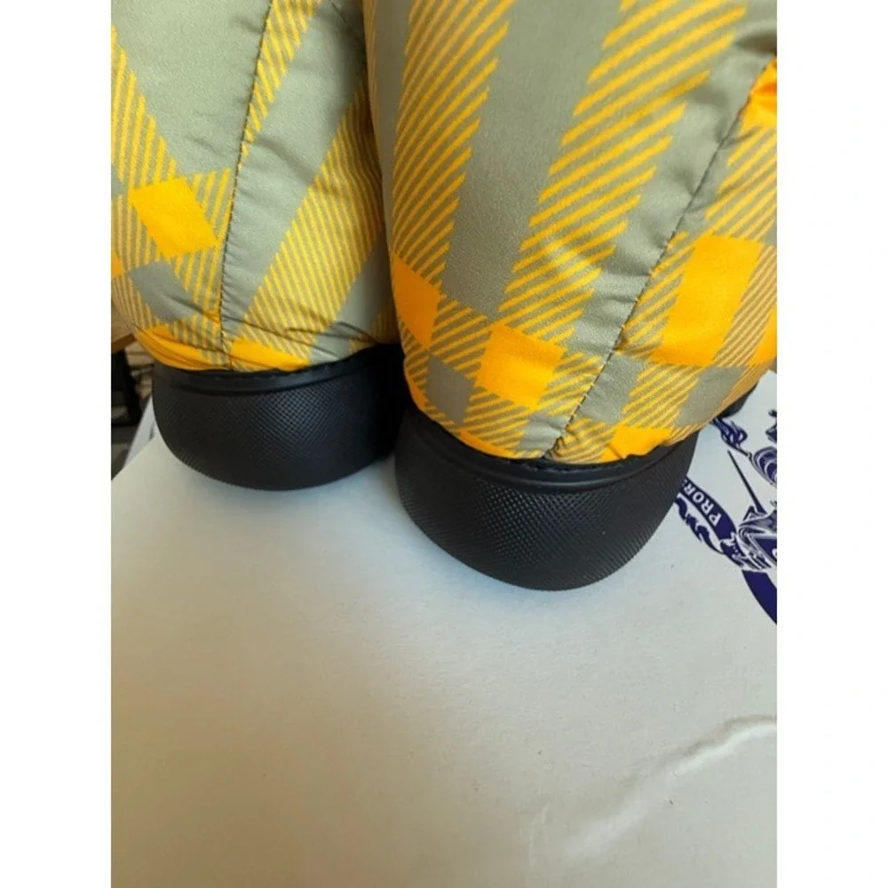Burberry MEN'S Hunter Check Drawstring Pillow Padded Snow Boots, Sz‎ 42